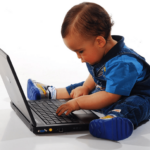 tablet-bambini-150x150 Tablet e smartphone: a quale età possono esser dati in pasto ai bambini? Tablet e smartphone: a quale età possono esser dati in pasto ai bambini? Figli