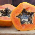 Alcuni benefici del consumo di papaia Proprietà degli alimenti 