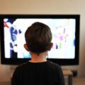 Tv in camera dei bambini? Pericolosa: ecco perché Figli 