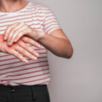 distorsione-polso-150x150 Distorsione al polso: cause, sintomi e cosa fare Distorsione al polso: cause, sintomi e cosa fare Salute e benessere