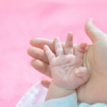 mani fredde neonato