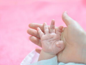 mani-fredde-neonato-300x227